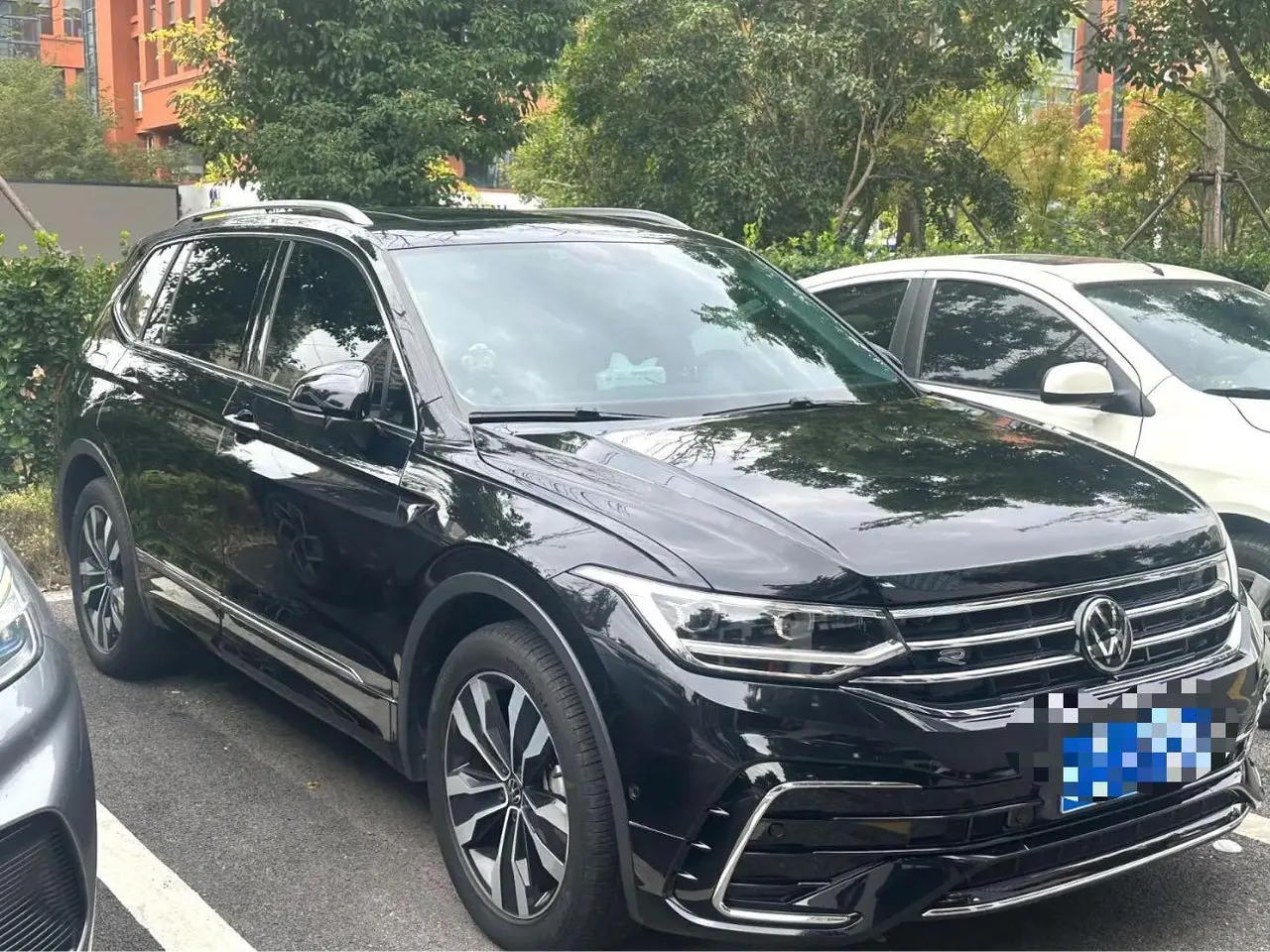 Volkswagen 2025 Tiguan L R-Line 2.0TSI 330TSI outstanding two-wheel drive R-Line Long Yao version automatic gear 3