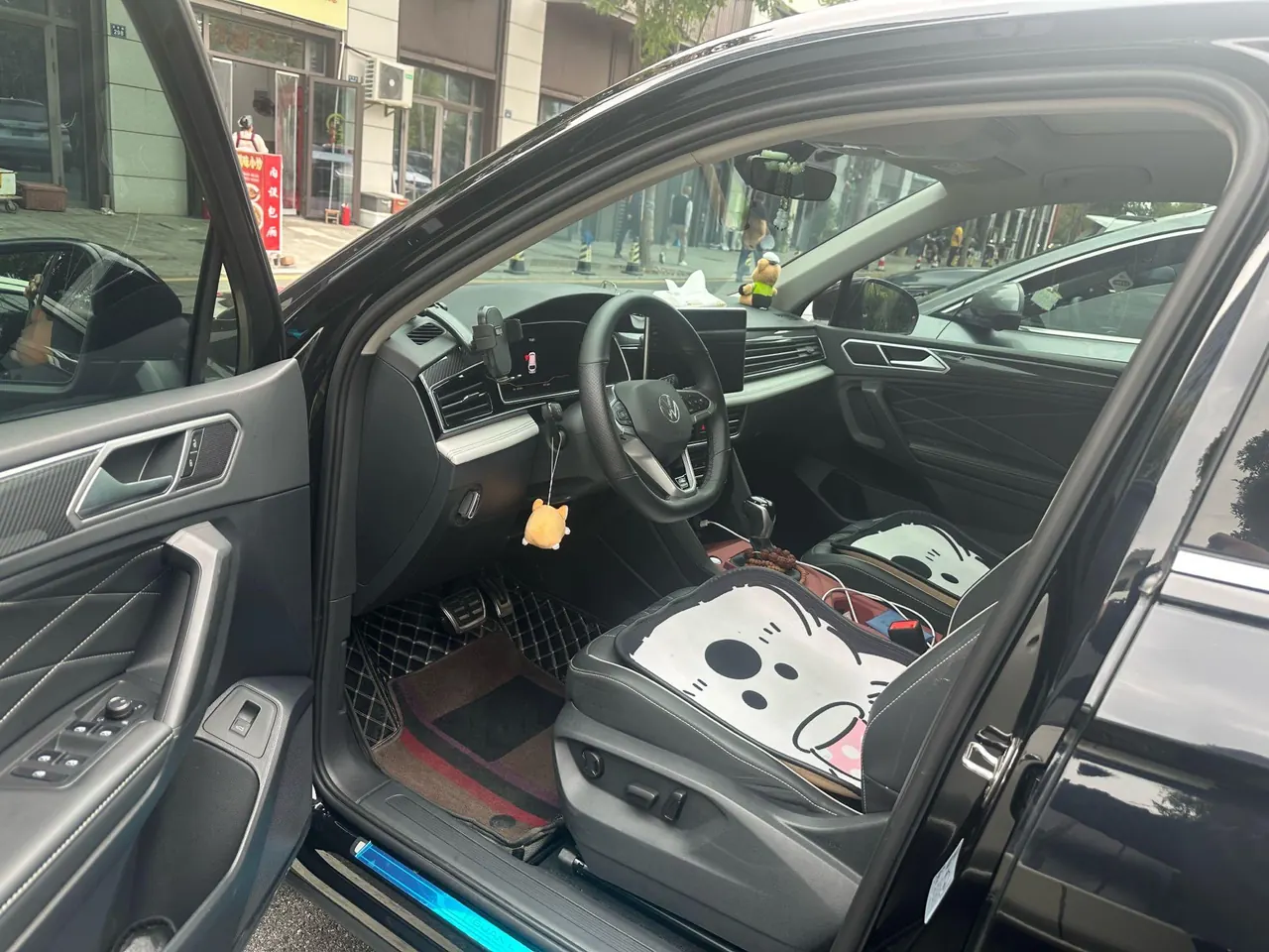Volkswagen 2025 Tiguan L R-Line 2.0TSI 330TSI outstanding two-wheel drive R-Line Long Yao version automatic gear 5