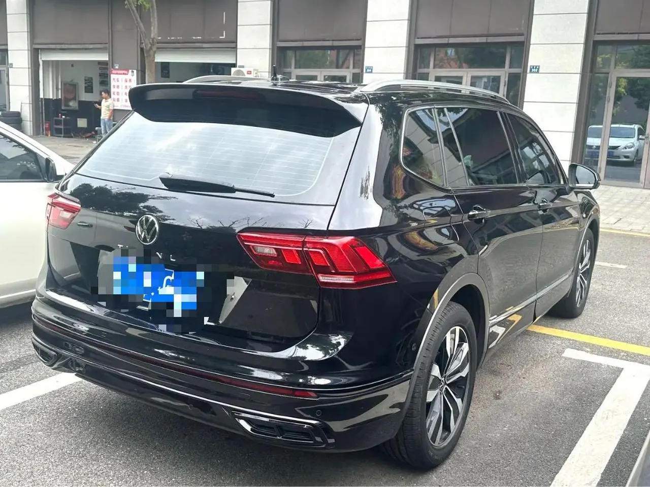Volkswagen 2025 Tiguan L R-Line 2.0TSI 330TSI outstanding two-wheel drive R-Line Long Yao version automatic gear 7