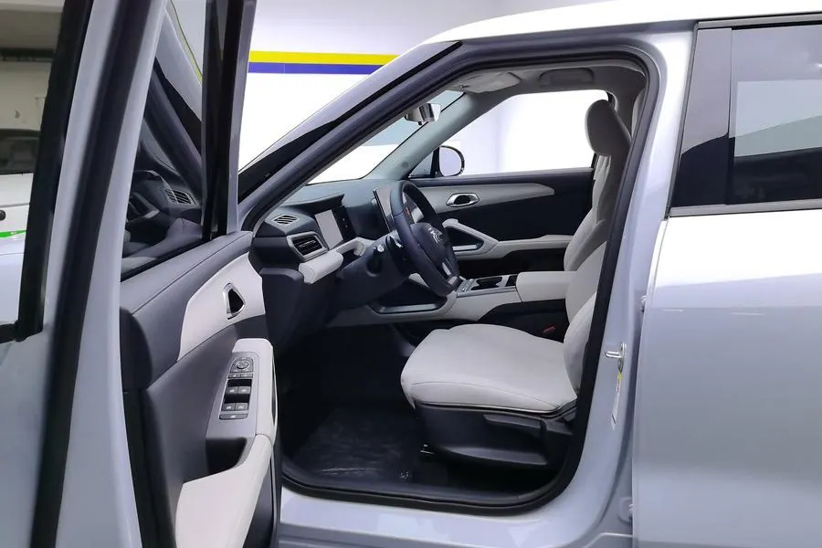 BYD 2025 Yuan UP Smart Driving 401KM Vital Automatic Gear - View 1