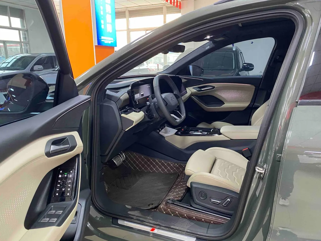Audi 2025 Q6L e-tron Starter Pilot Edition Automatic Gear 3