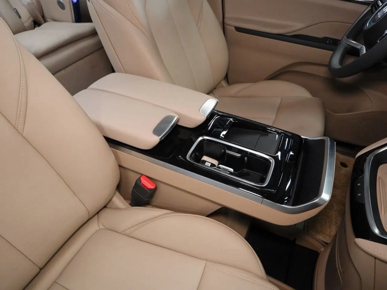 Buick 2025 GL8 Land Business Class 2.0T First Edition Automatic Gear 6