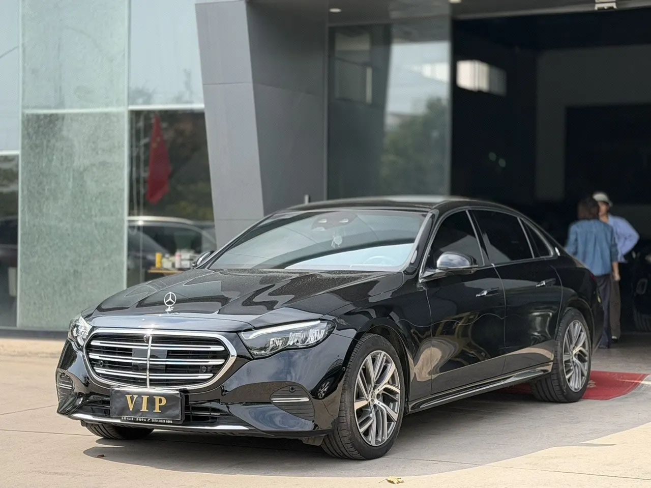 打开图片灯箱:Mercedes Benz E-Class 2025 model E 300 L 48V 2.0T Luxury Edition Automatic