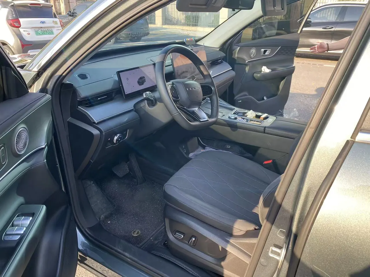 Chery 2025 Tiggo 8 PLUS 1.6TGDI 290TGDI Luxury Automatic Gear 6