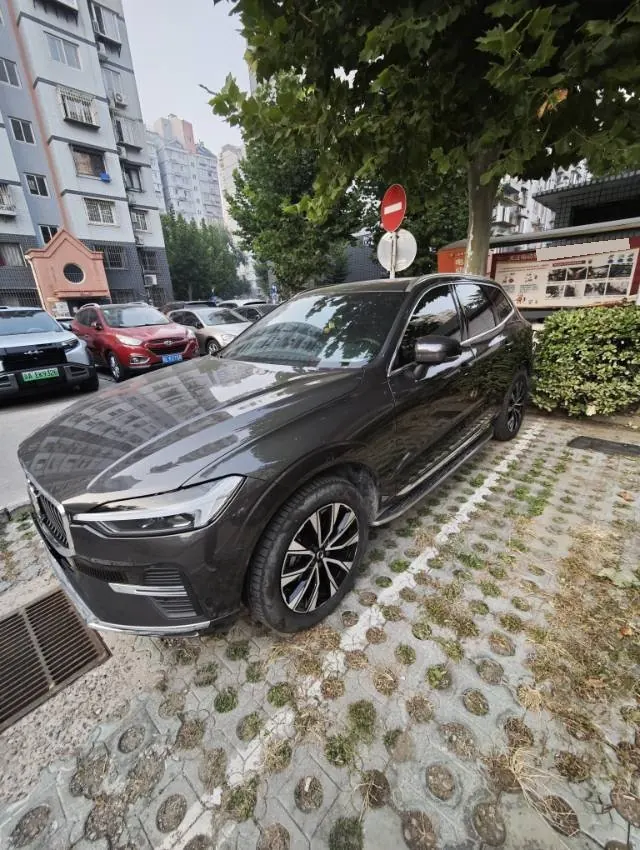 Volvo 2025 XC60 48V 2.0T B5 4-wheel drive Zhiyuan Deluxe Edition Automatic Gear 2