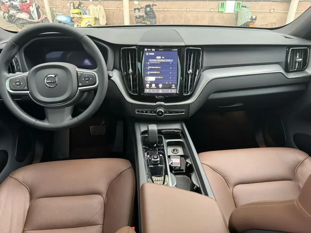 Volvo 2025 XC60 48V 2.0T B5 4-wheel drive Zhiyuan Deluxe Edition Automatic Gear 5