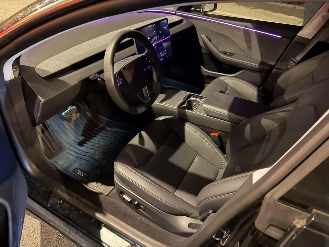 Tesla 2025 Model 3 rear-wheel drive version of automatic transmission 3