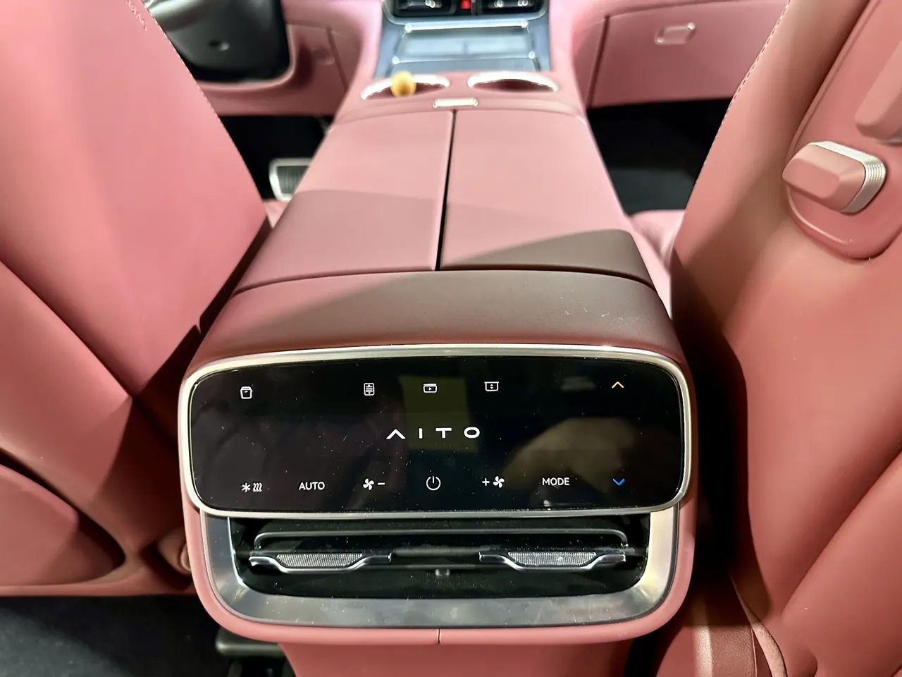 AITO 2025 AITO M8 Max 6-seat long endurance automatic gear 15