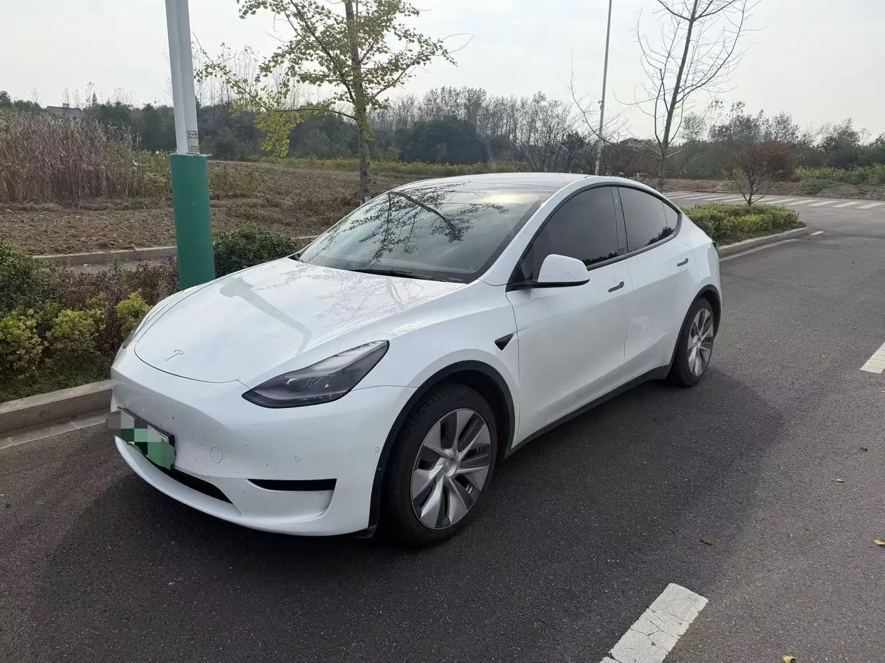 Открыть галерею: Tesla 2022 Model Y rear-wheel drive version (facelift) automatic gear