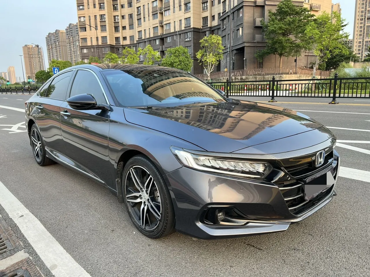 Honda 2022 10th Generation Accord Hybrid 2.0 Stepless Magic Night Reed Edition Automatic Gear 3