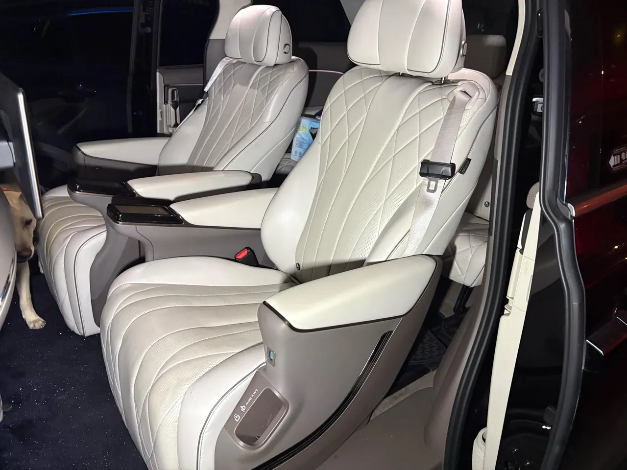 Denza 2022 Denza D9 DM-i 1.5T stepless 970 four-wheel drive flagship automatic gear 4