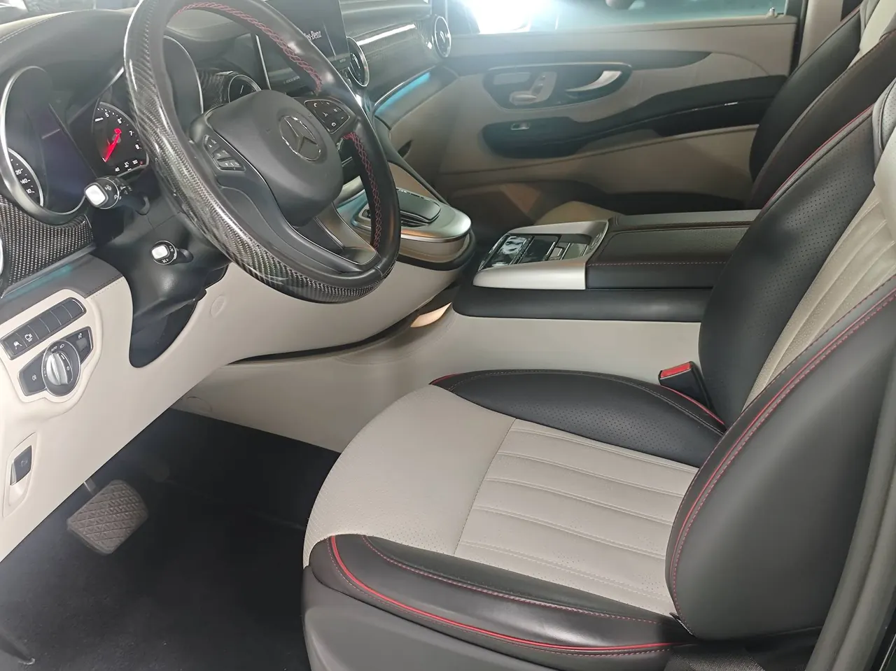 Mercedes Benz V 2021V 260 L 2.0T Premium Edition Automatic Gear 4