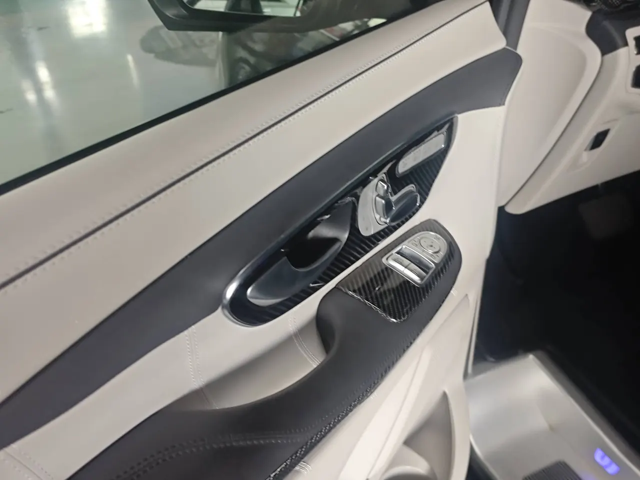 Mercedes Benz V 2021V 260 L 2.0T Premium Edition Automatic Gear 5