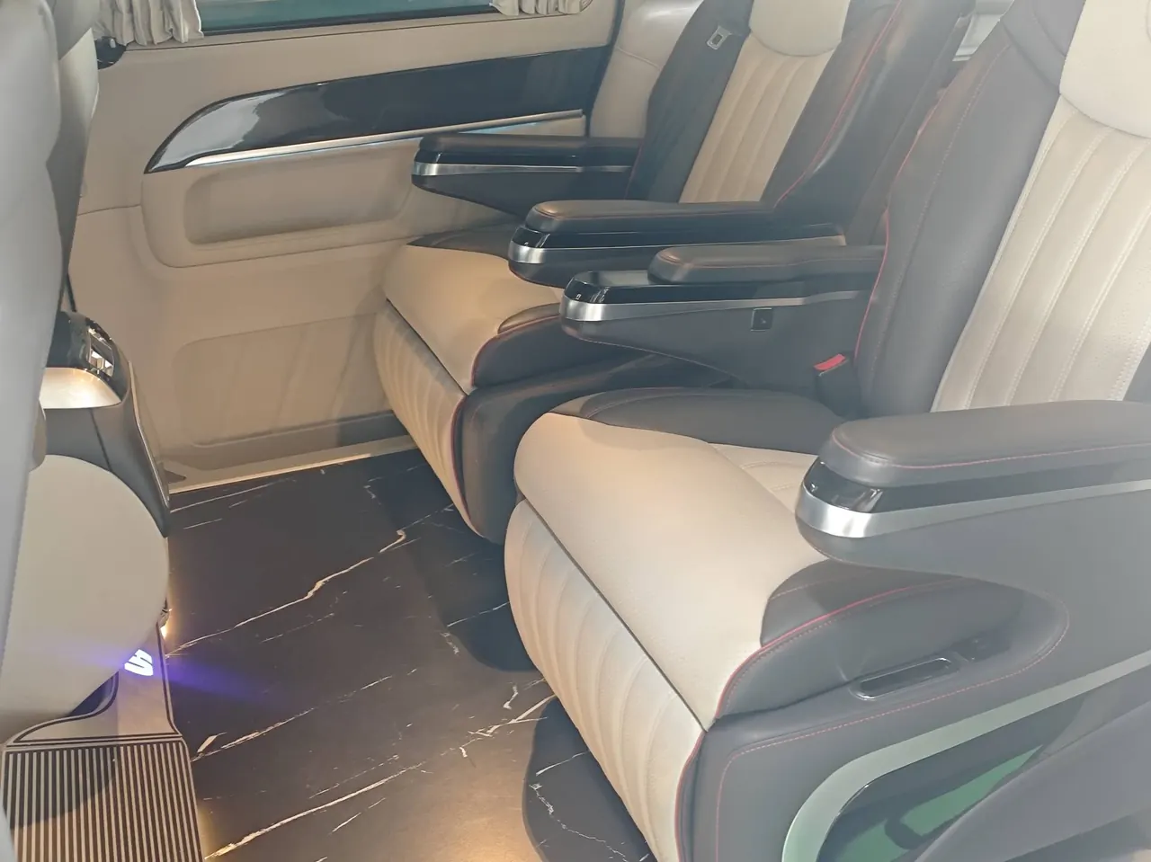 Mercedes Benz V 2021V 260 L 2.0T Premium Edition Automatic Gear 6