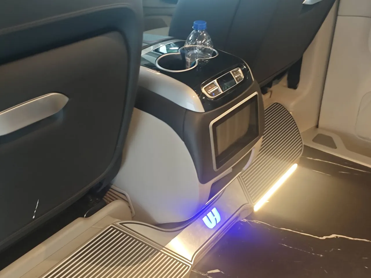 Mercedes Benz V 2021V 260 L 2.0T Premium Edition Automatic Gear 8