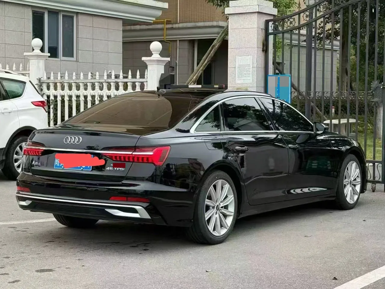 Audi 2023 A6L 2.0TFSI 45TFSI Quattro Selected Dynamic Automatic 5