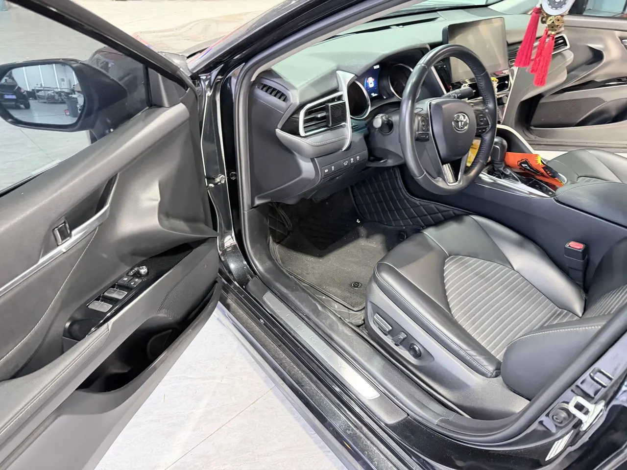 Toyota 2022 Camry 2.0S Stepless Knight Edition Automatic Gear 5