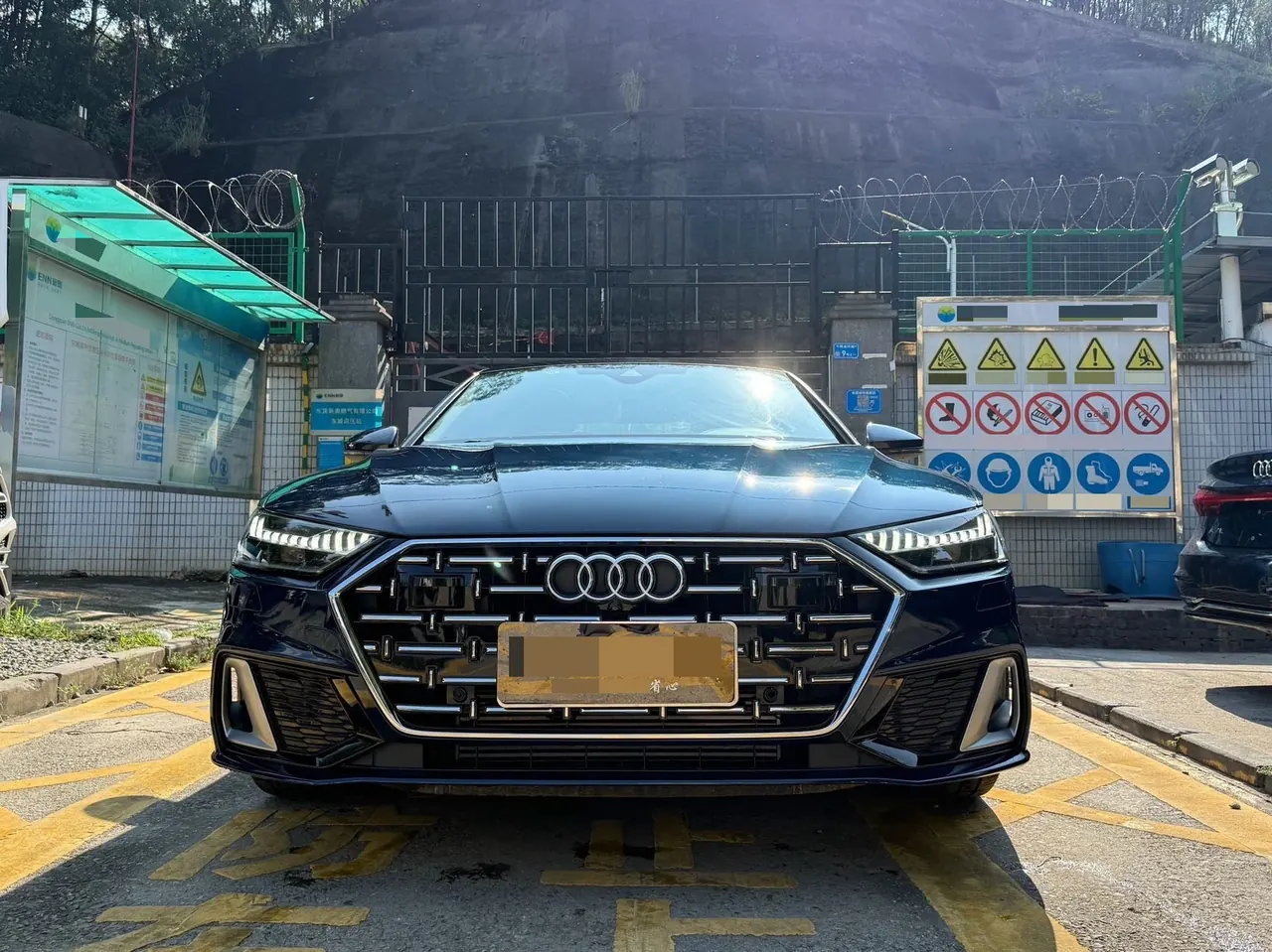 Audi 2022 A7L 2.0TFSI 45TFSI S-line Building Dream Future Edition Automatic Gear 2