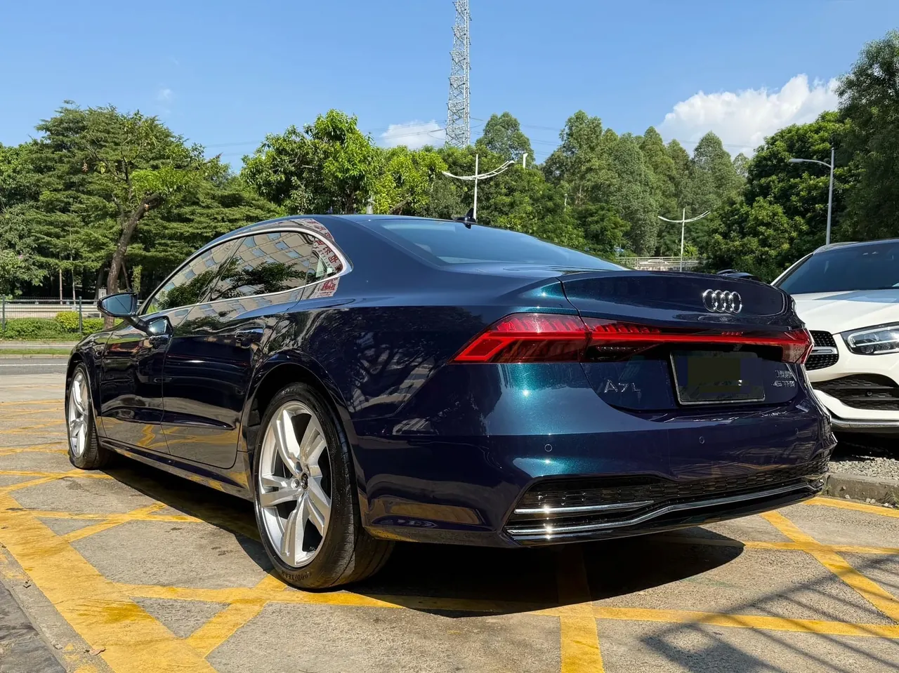 Audi 2022 A7L 2.0TFSI 45TFSI S-line Building Dream Future Edition Automatic Gear 3