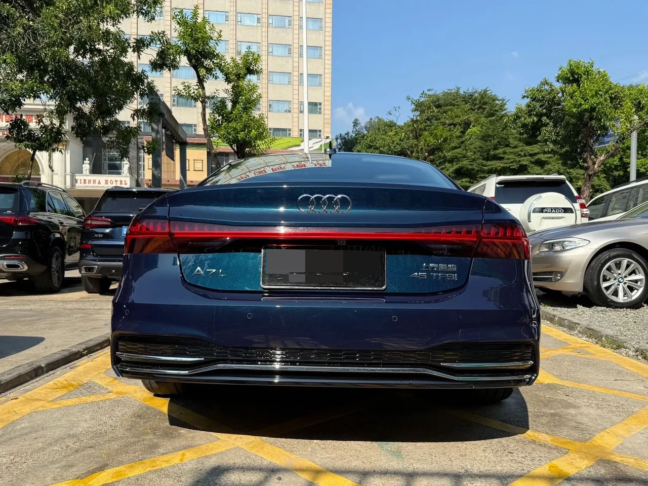 Audi 2022 A7L 2.0TFSI 45TFSI S-line Building Dream Future Edition Automatic Gear 4