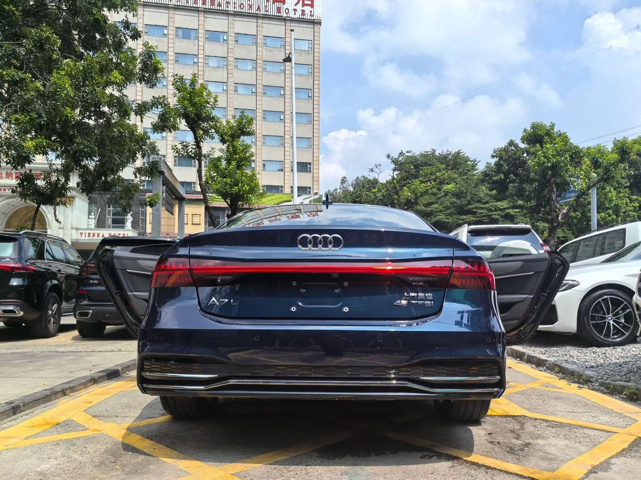 Audi 2022 A7L 2.0TFSI 45TFSI S-line Building Dream Future Edition Automatic Gear 6