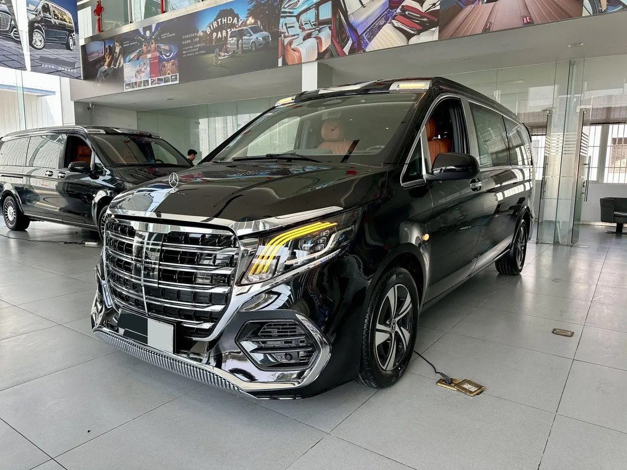 Mercedes Benz 2023 Vito 2.0T Business Edition 7-seat Automatic Gear - View 1
