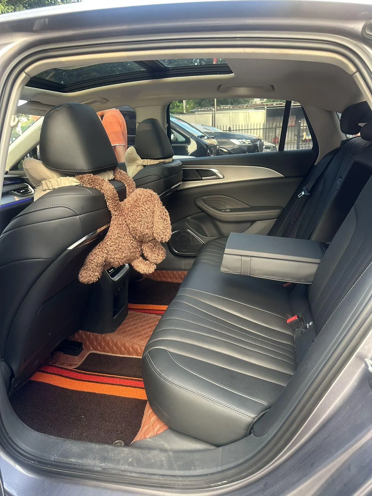 HongQi 2023 H5 2.0T Zhilian Flag Edition Automatic Gear 9