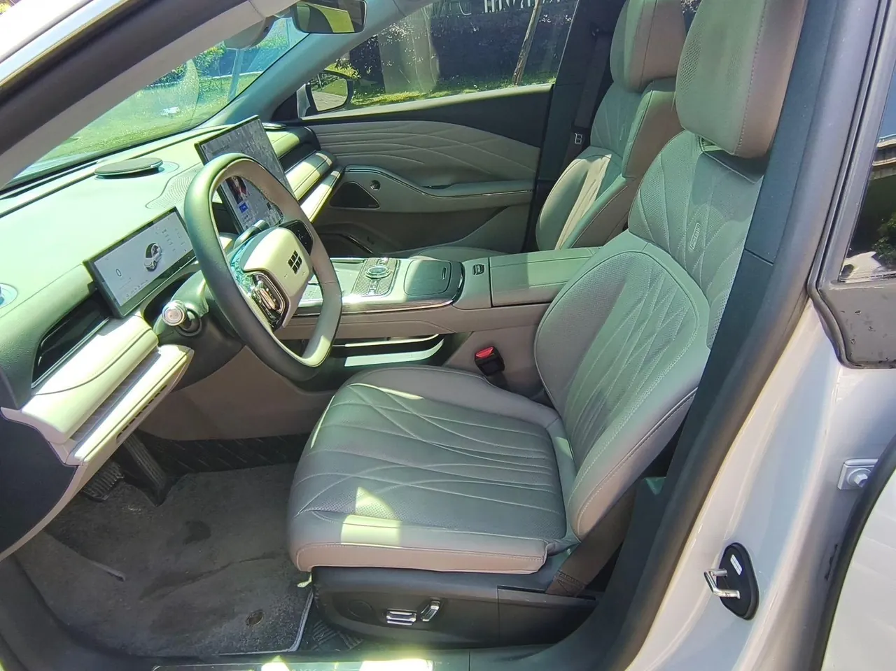 Geely Galaxy 2025 Xingyao 8 EM-i 1.5 130km Premium Edition Automatic Gear 4