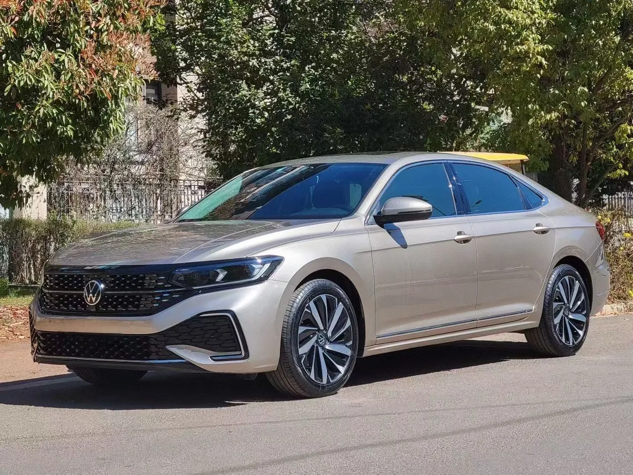 Открыть галерею: Volkswagen 2022 Passat 2.0TSI 330TSI Star Elite Edition Automatic Gear