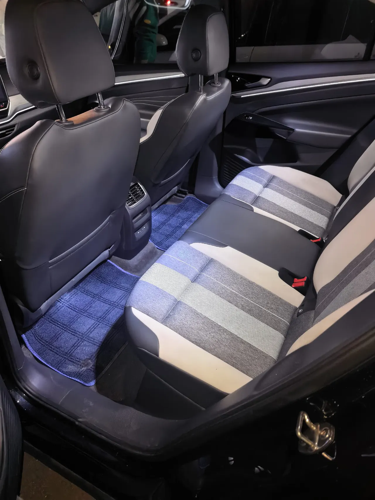 Volkswagen 2022 model ID. 4 CROZZ Pure Limited Edition Automatic Transmission 6