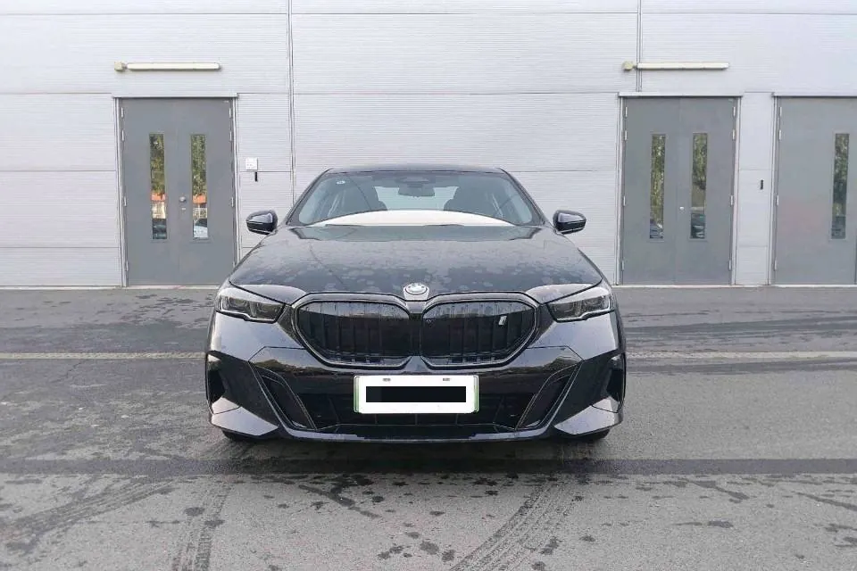 BMW 2025 i5 eDrive 40L M sports suit automatic gear 2