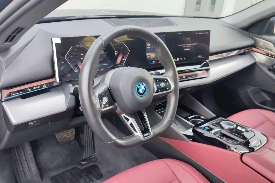 BMW 2025 i5 eDrive 40L M sports suit automatic gear 4