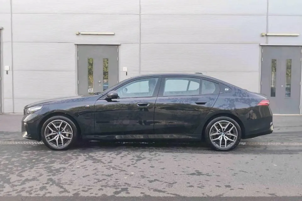 BMW 2025 i5 eDrive 40L M sports suit automatic gear 6