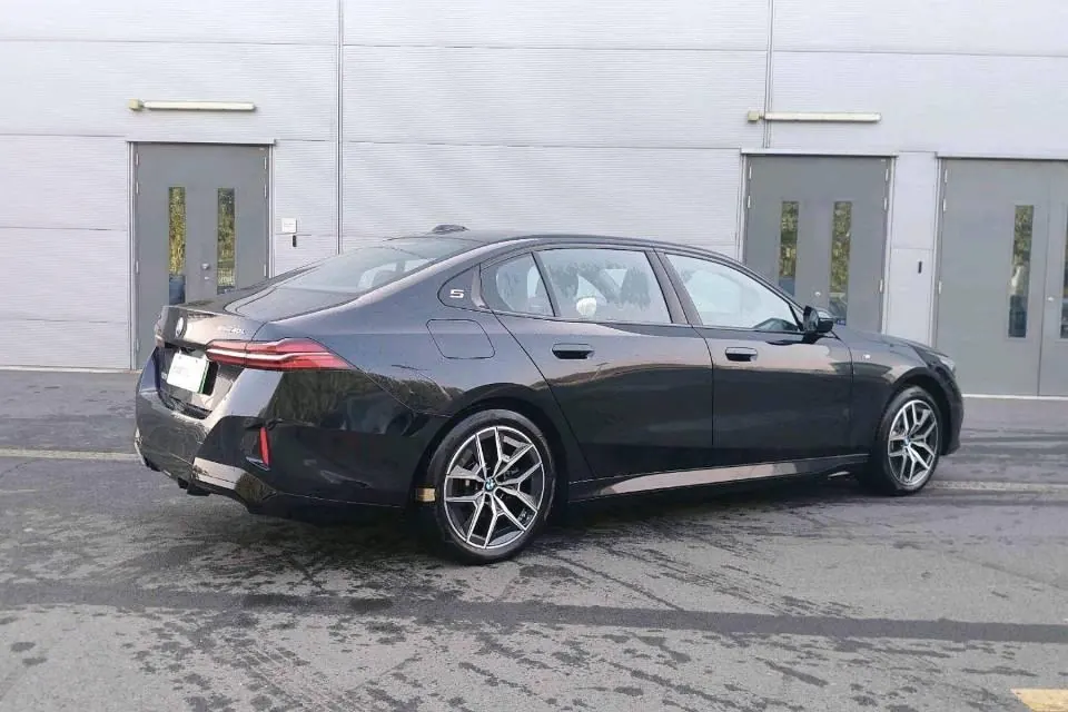 BMW 2025 i5 eDrive 40L M sports suit automatic gear 8
