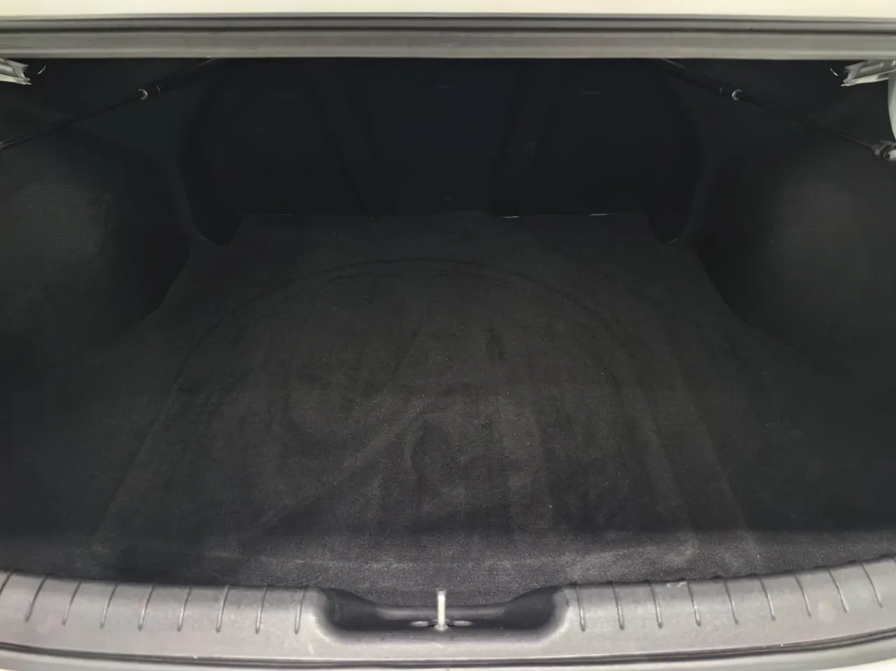 Hyundai 2023 Elantra -3-compartment 1.5 stepless LUX premium automatic gear 10