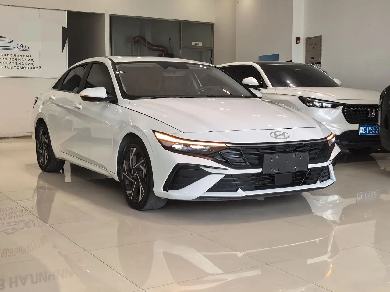 Hyundai 2023 Elantra -3-compartment 1.5 stepless LUX premium automatic gear 3