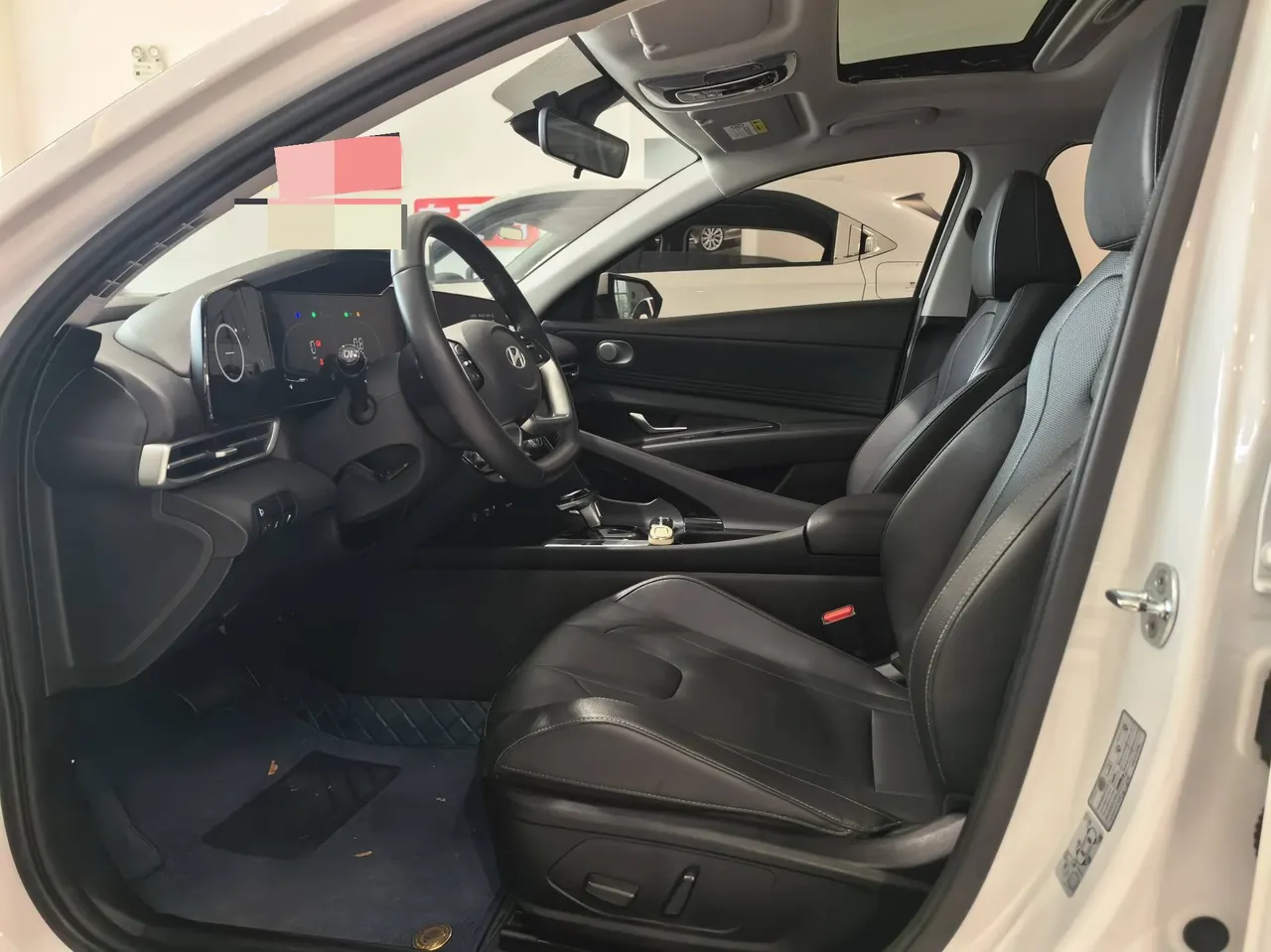 Hyundai 2023 Elantra -3-compartment 1.5 stepless LUX premium automatic gear 5
