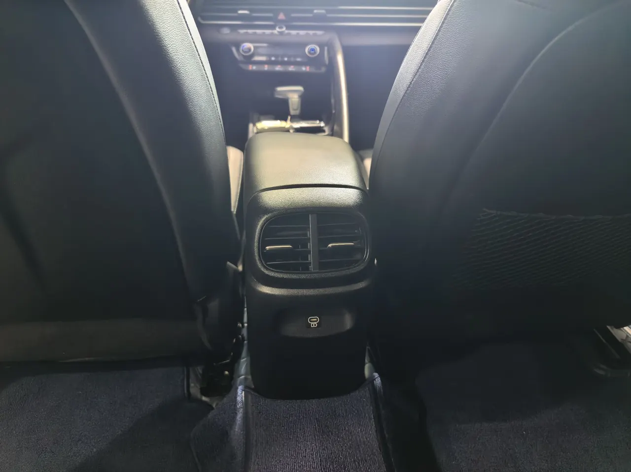 Hyundai 2023 Elantra -3-compartment 1.5 stepless LUX premium automatic gear 9