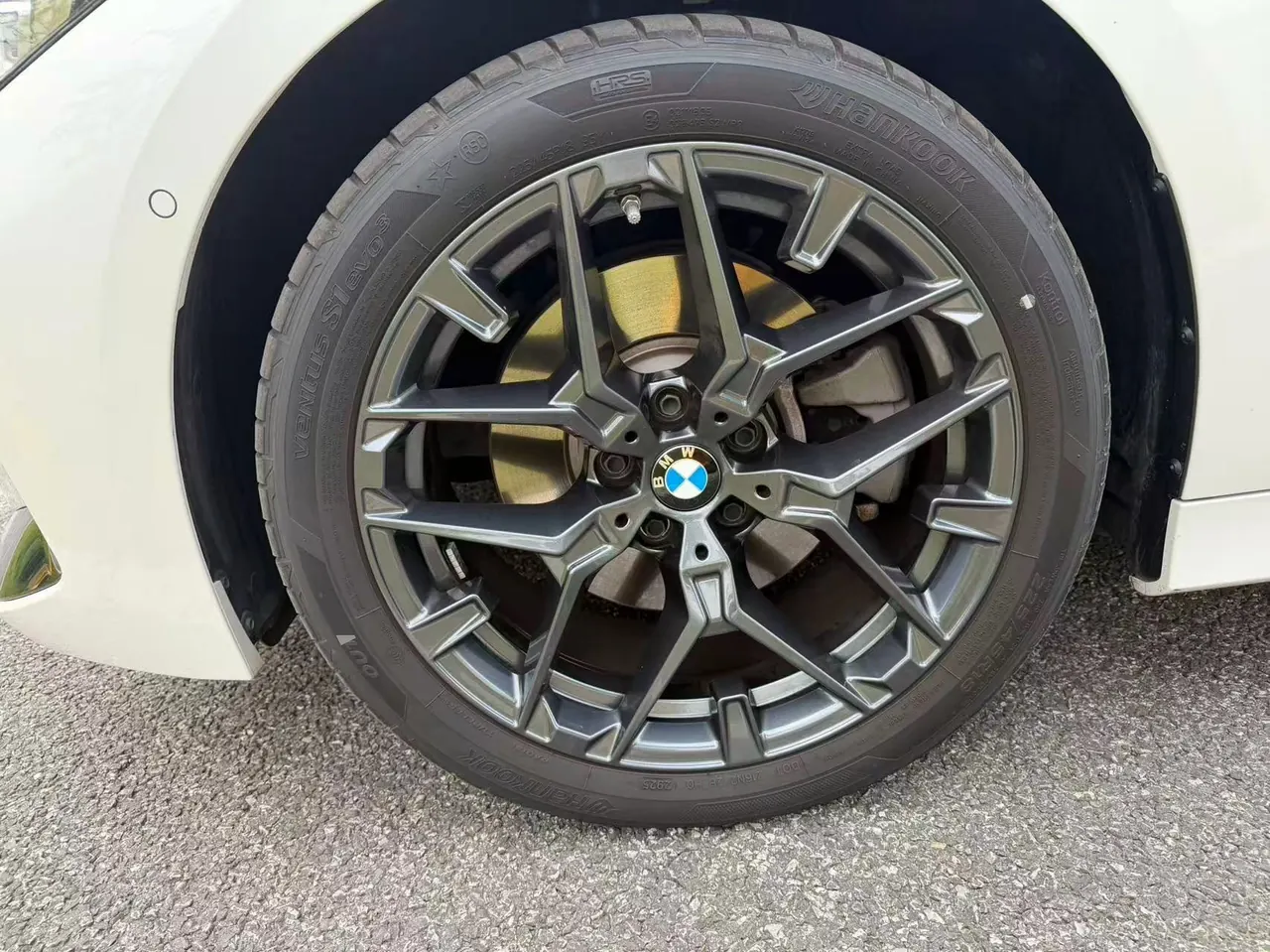 BMW 3 Series 2025 330Li 2.0T M Sports Obsidian Night Suit Automatic Gear 5
