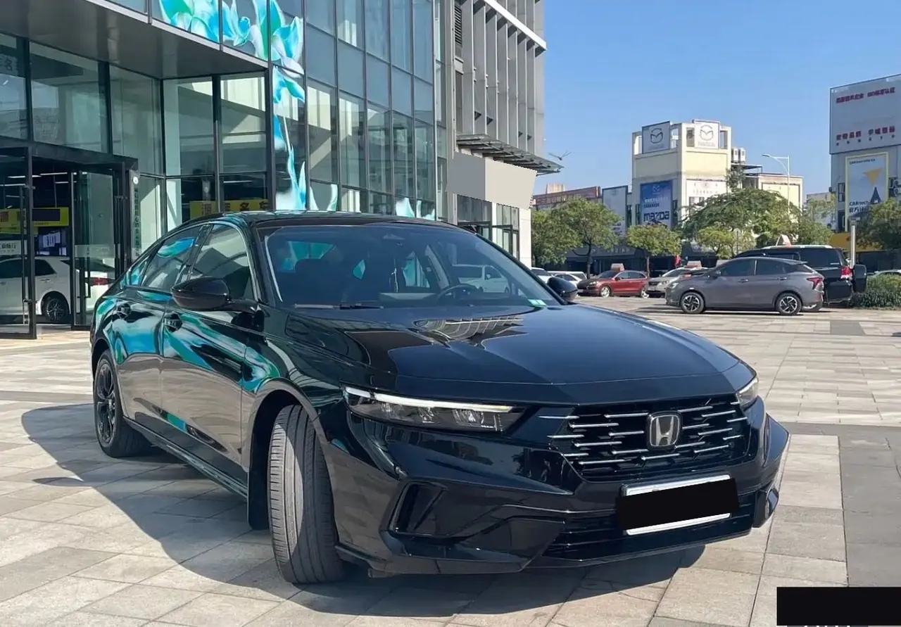 Honda 2025 11th Generation Accord 1.5T Stepless 260TURBO Sports Series Deluxe Automatic Gear 3