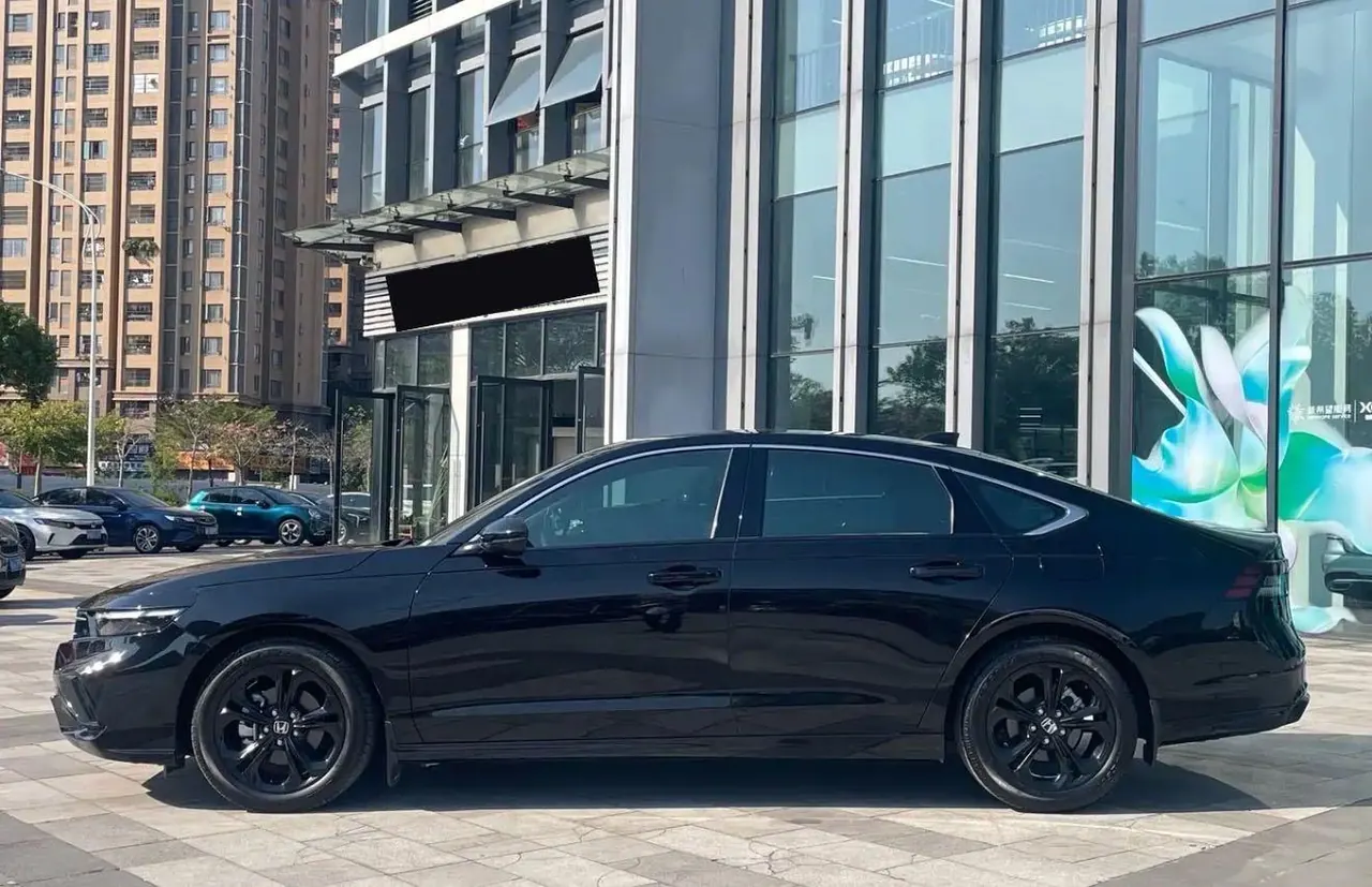 Honda 2025 11th Generation Accord 1.5T Stepless 260TURBO Sports Series Deluxe Automatic Gear 4