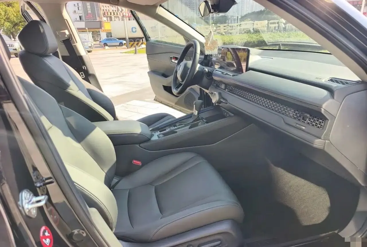 Honda 2025 11th Generation Accord 1.5T Stepless 260TURBO Sports Series Deluxe Automatic Gear 6