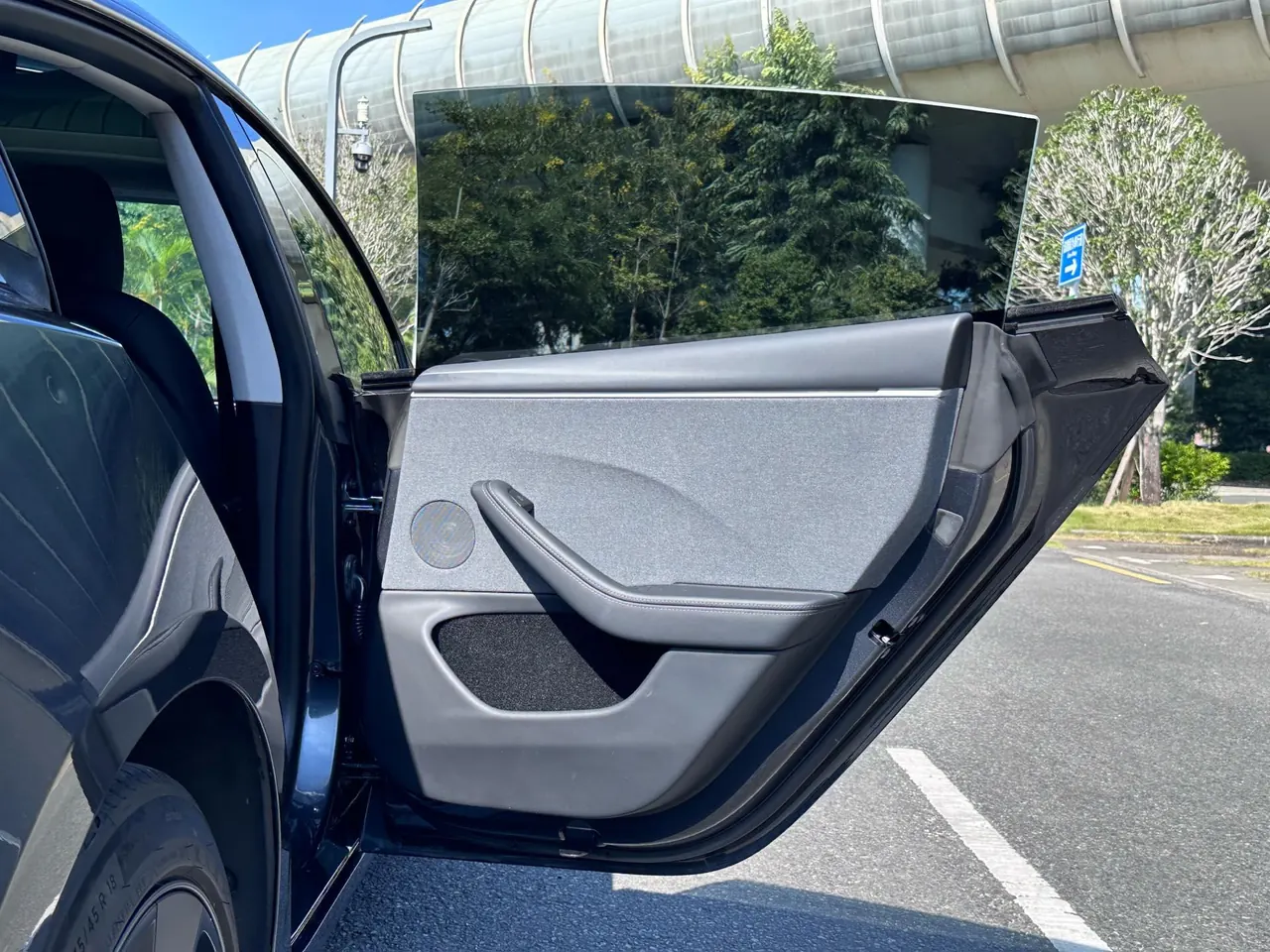 Tesla 2023 Model 3 Rejuvenation Edition Rear Wheel Drive Automatic Transmission 17