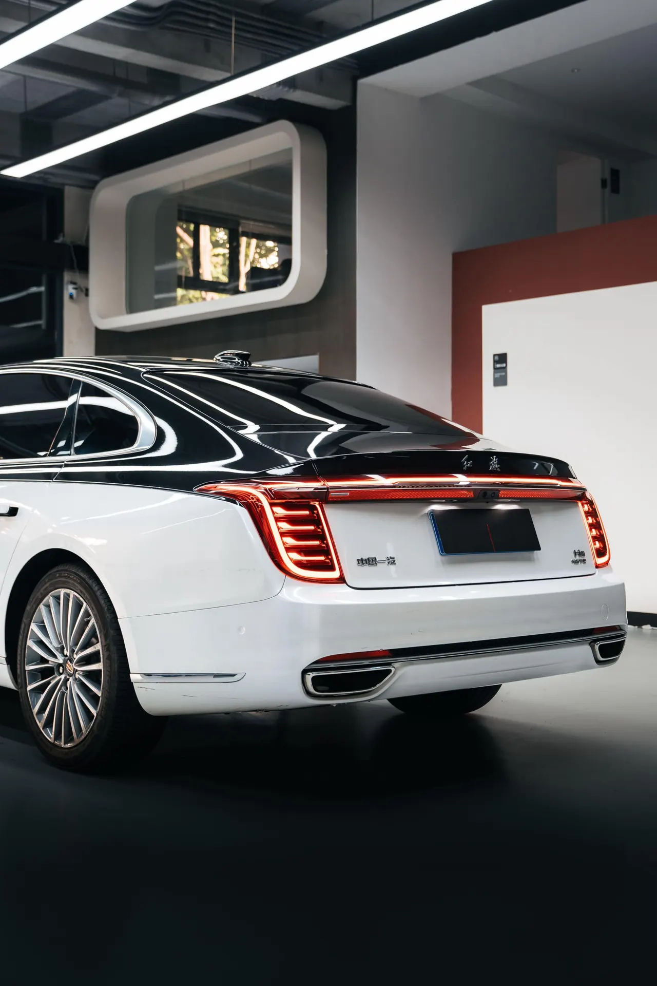 HongQi 2020 H9 48V 2.0T Zhilian Qi Chang Edition Automatic Gear 5