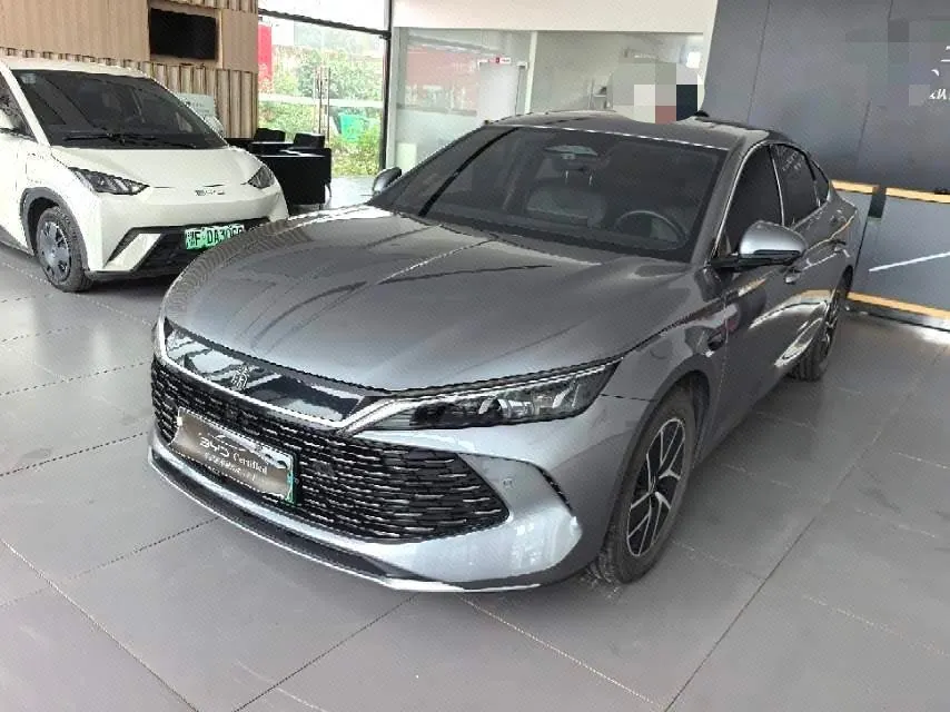 打开图片灯箱:BYD 2025 Qin L DM-i 1.5 stepless smart driving version 120KM Exceed automatic gear