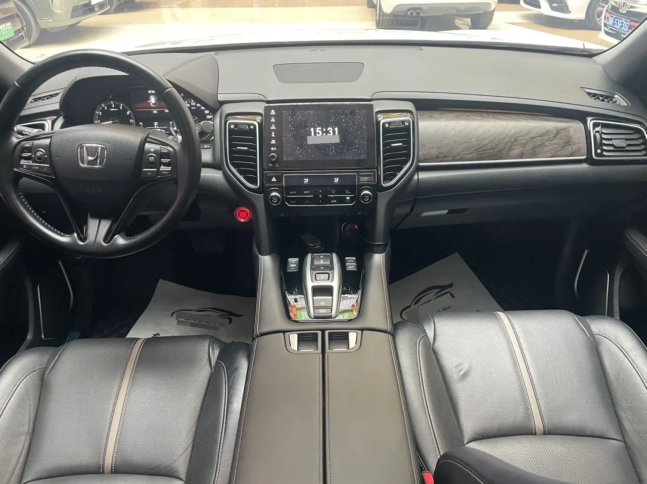 Honda 2020 UR-V 2.0T 370TURBO two-drive elegant version of automatic gear 5