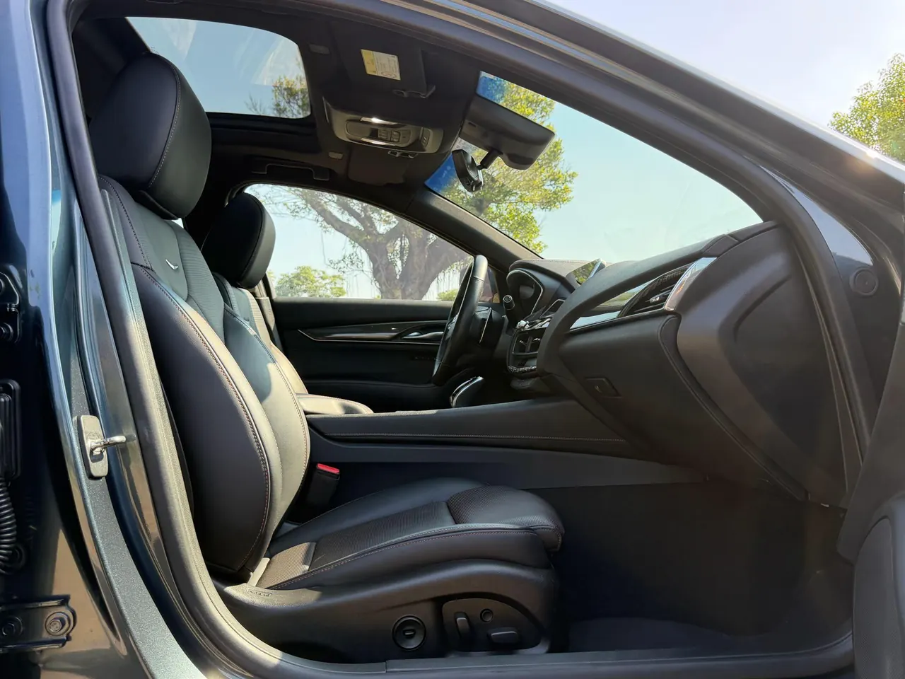 Cadillac 2020 CT5 2.0T 28T Platinum Sports Edition Automatic Gear 11