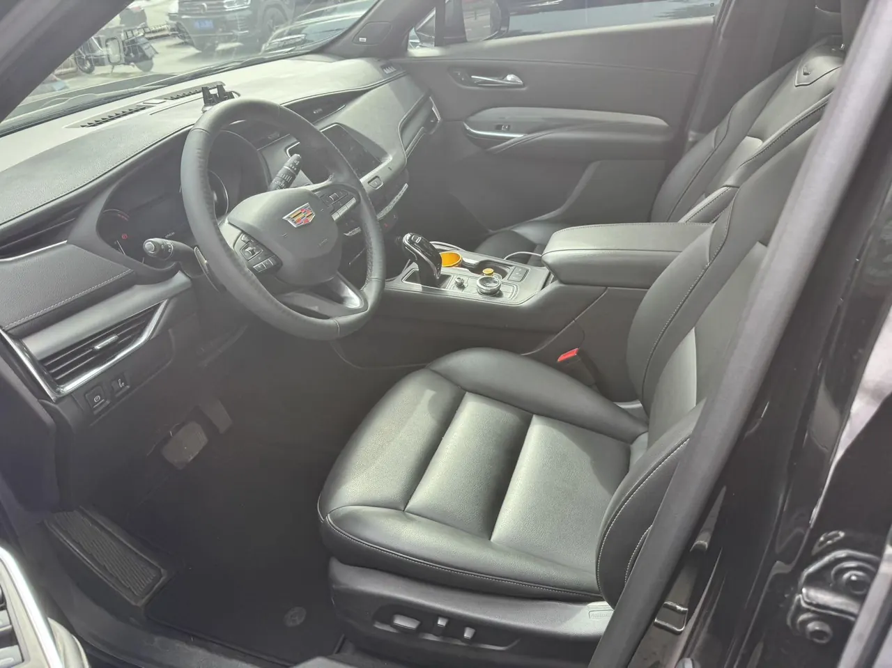 Cadillac 2021 XT4 2.0T 28T Two-Drive Leading Automatic Gear 4