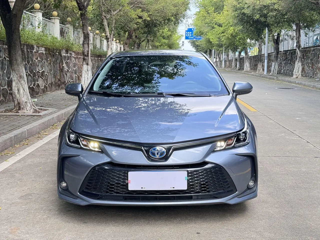 Toyota 2023 Corolla Double Engine 1.8 Stepless Intelligent Electric Hybrid Elite Automatic Gear 2