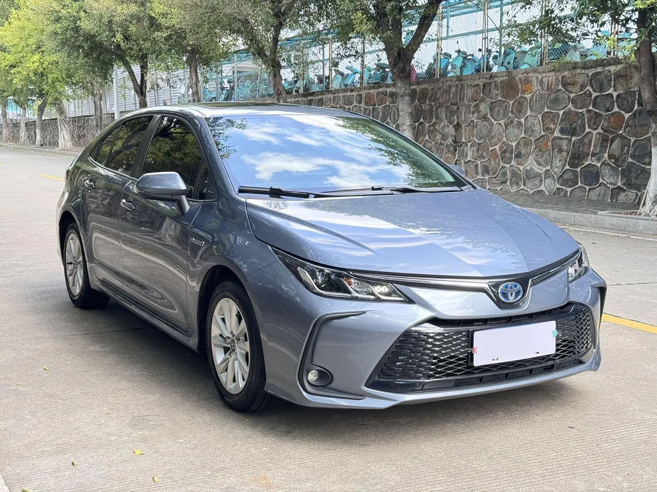 Toyota 2023 Corolla Double Engine 1.8 Stepless Intelligent Electric Hybrid Elite Automatic Gear 3